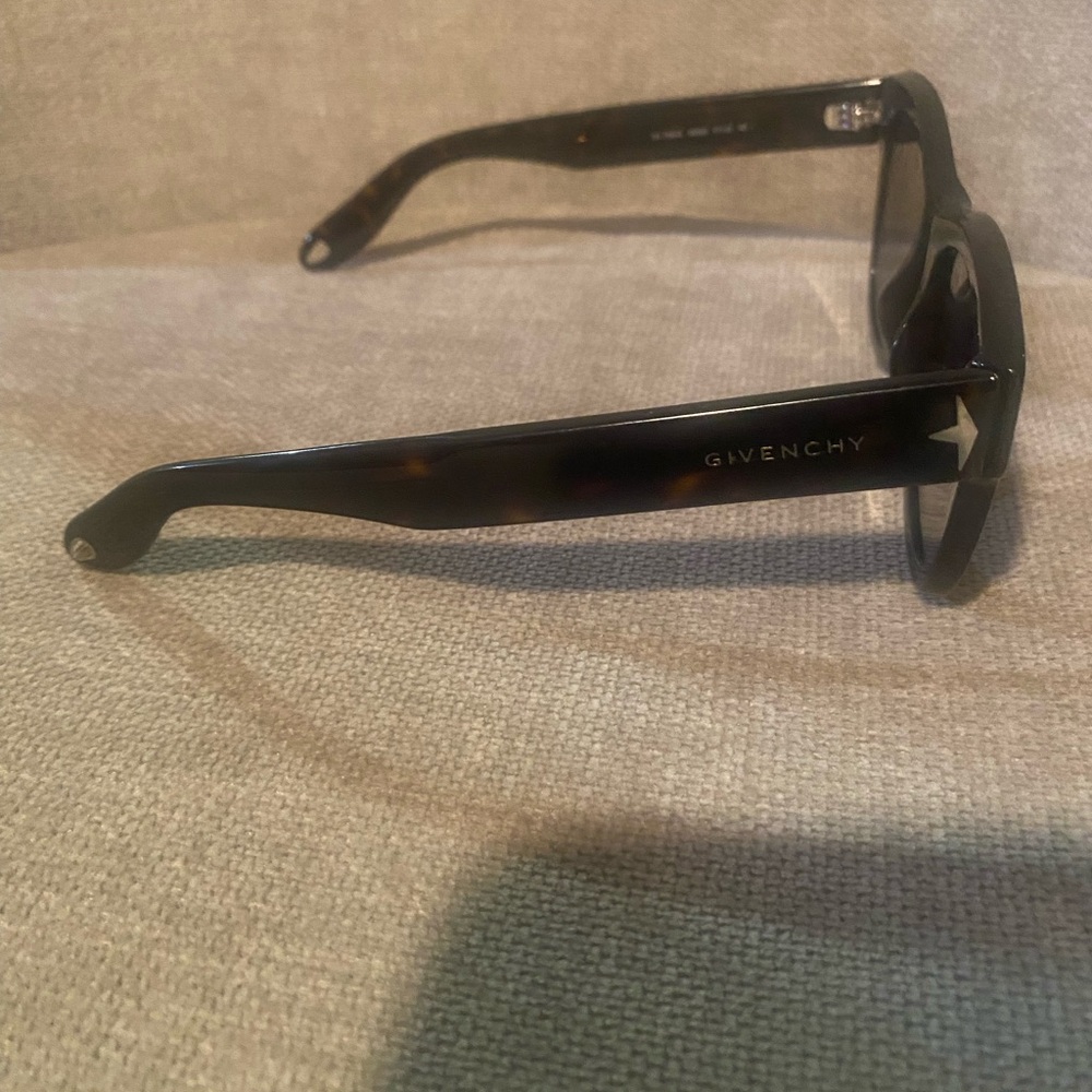 Givenchy Sunglasses GV 7010/S 08690 🔥🔥🔥🔥🔥 - Picture 6 of 12